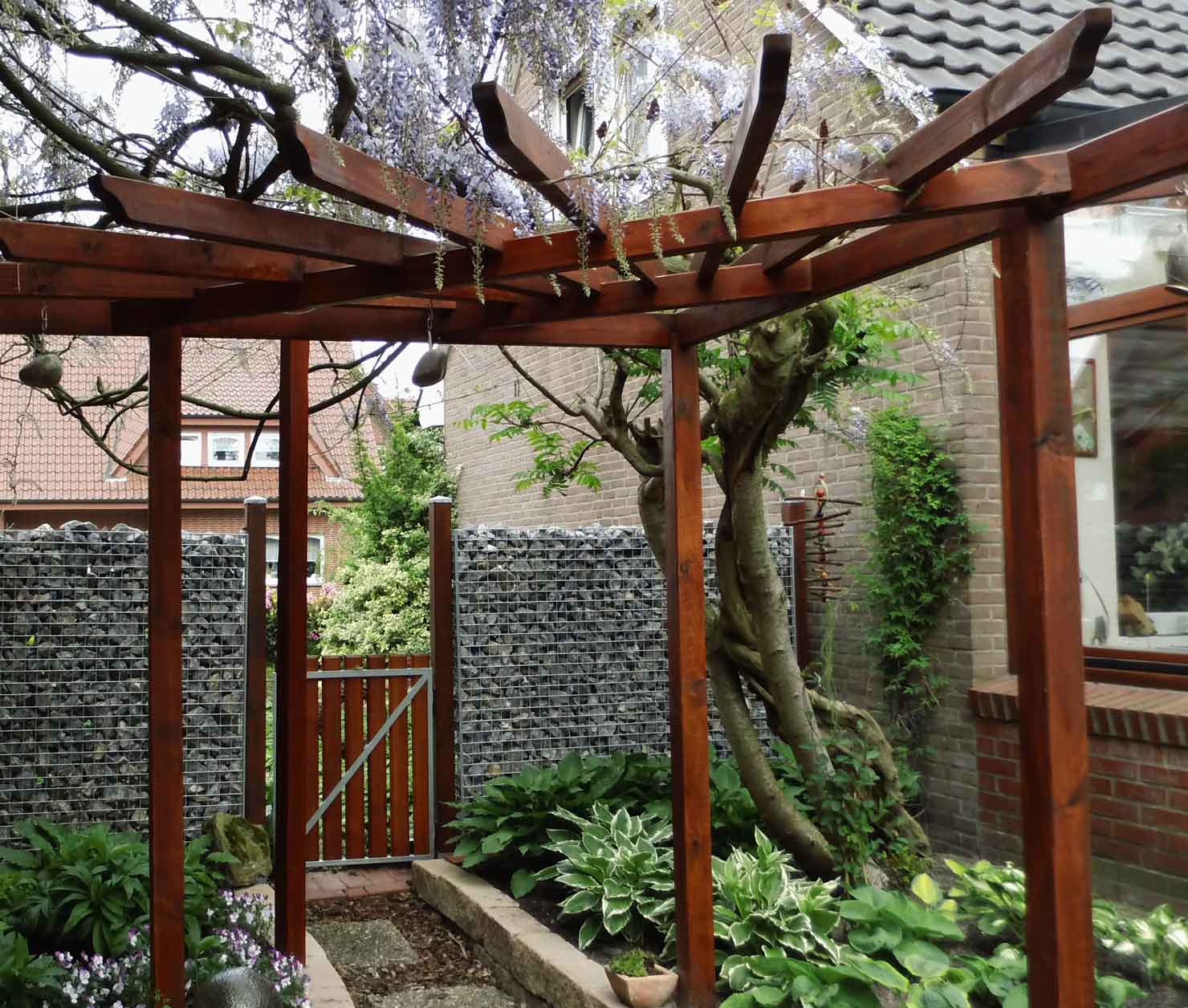 Eck-Pergola "Azzara", nachträglich lasiert