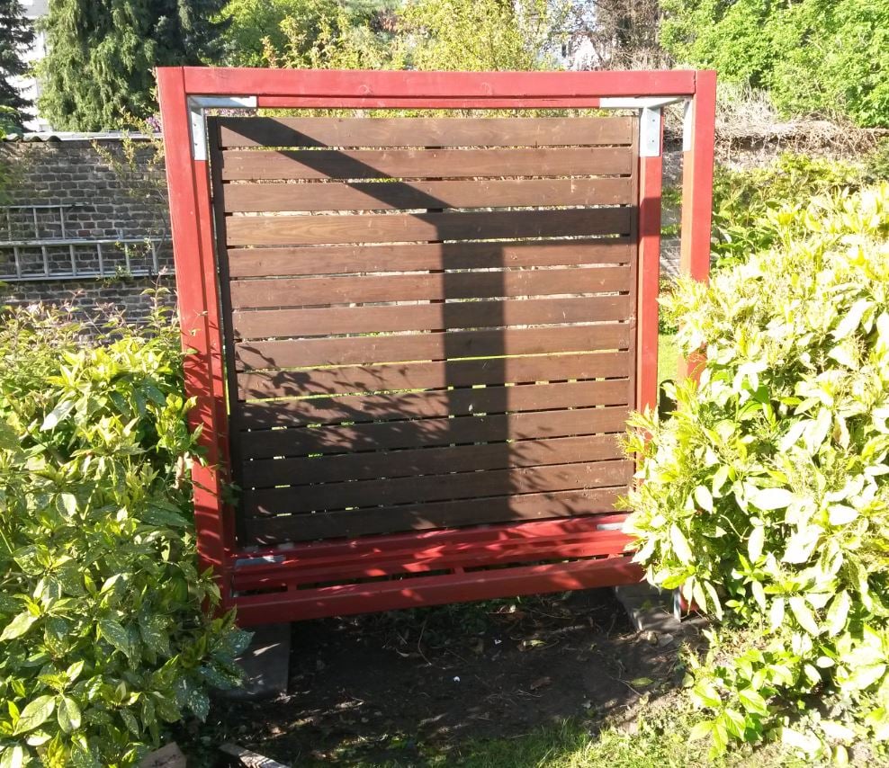 Kaminholzregal Cuba mit zusätzlichem Zaunelement als Rückwand