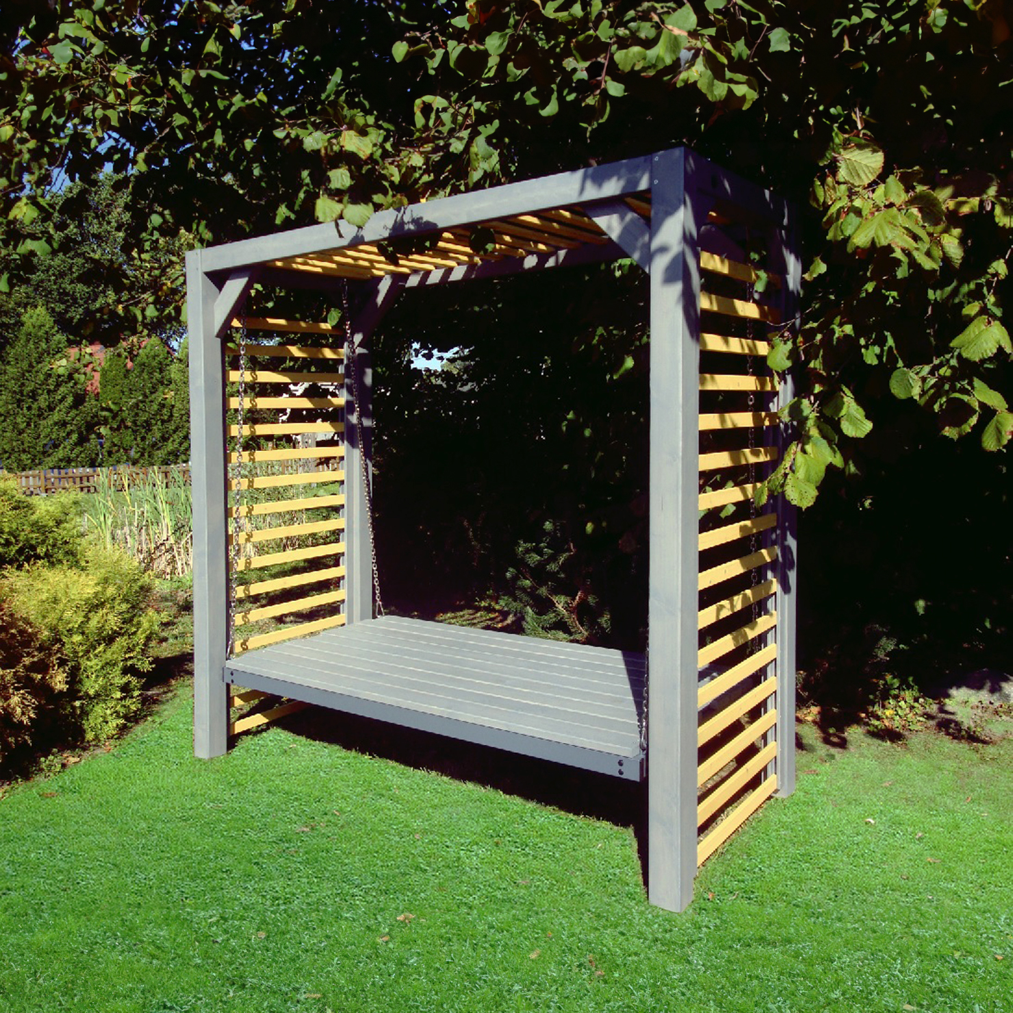 Pergola-Schaukel als Liege