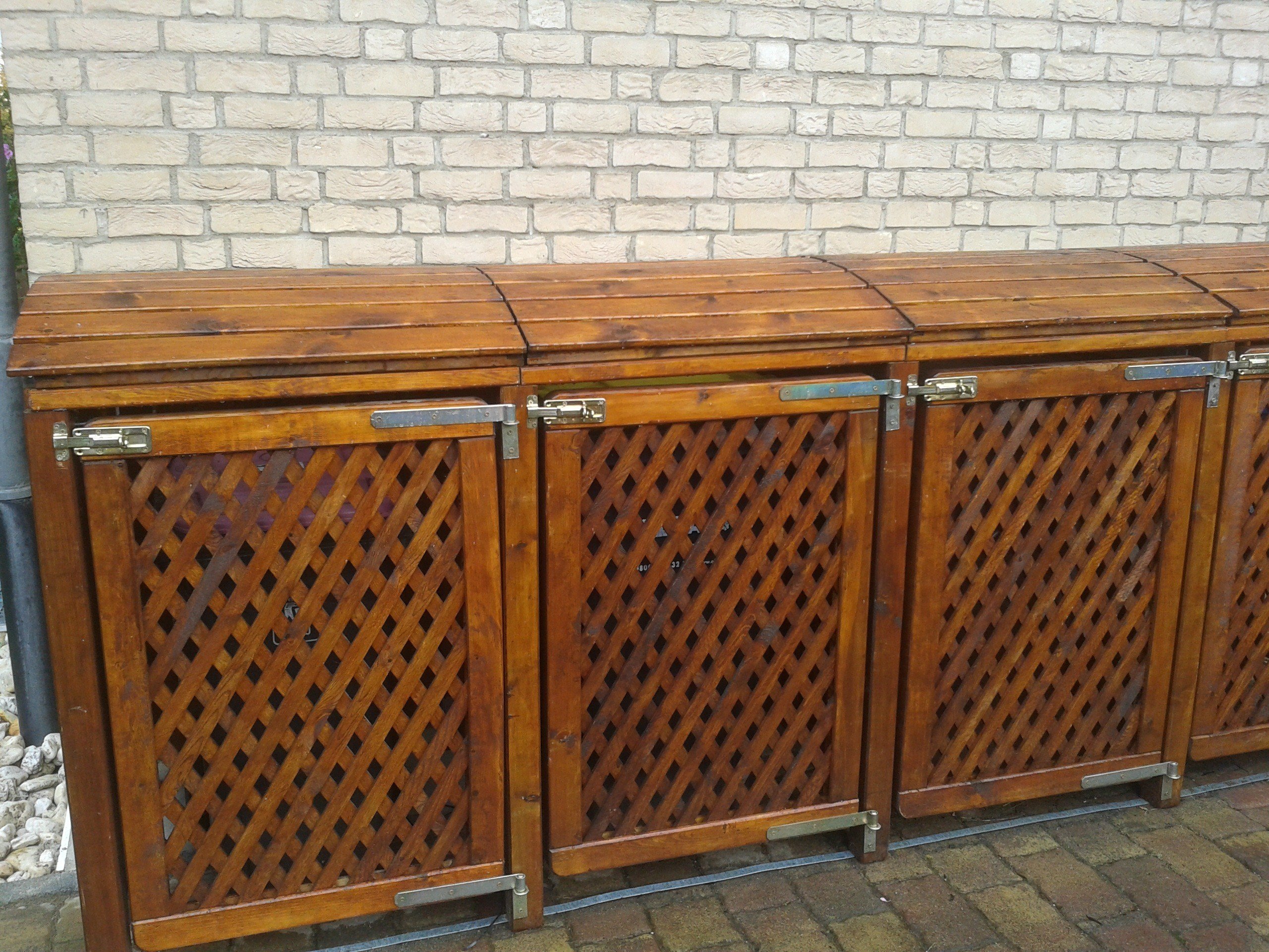 Muelltonnenbox für 120L Tonnen bereits vom Kunden lasiert.jpg
