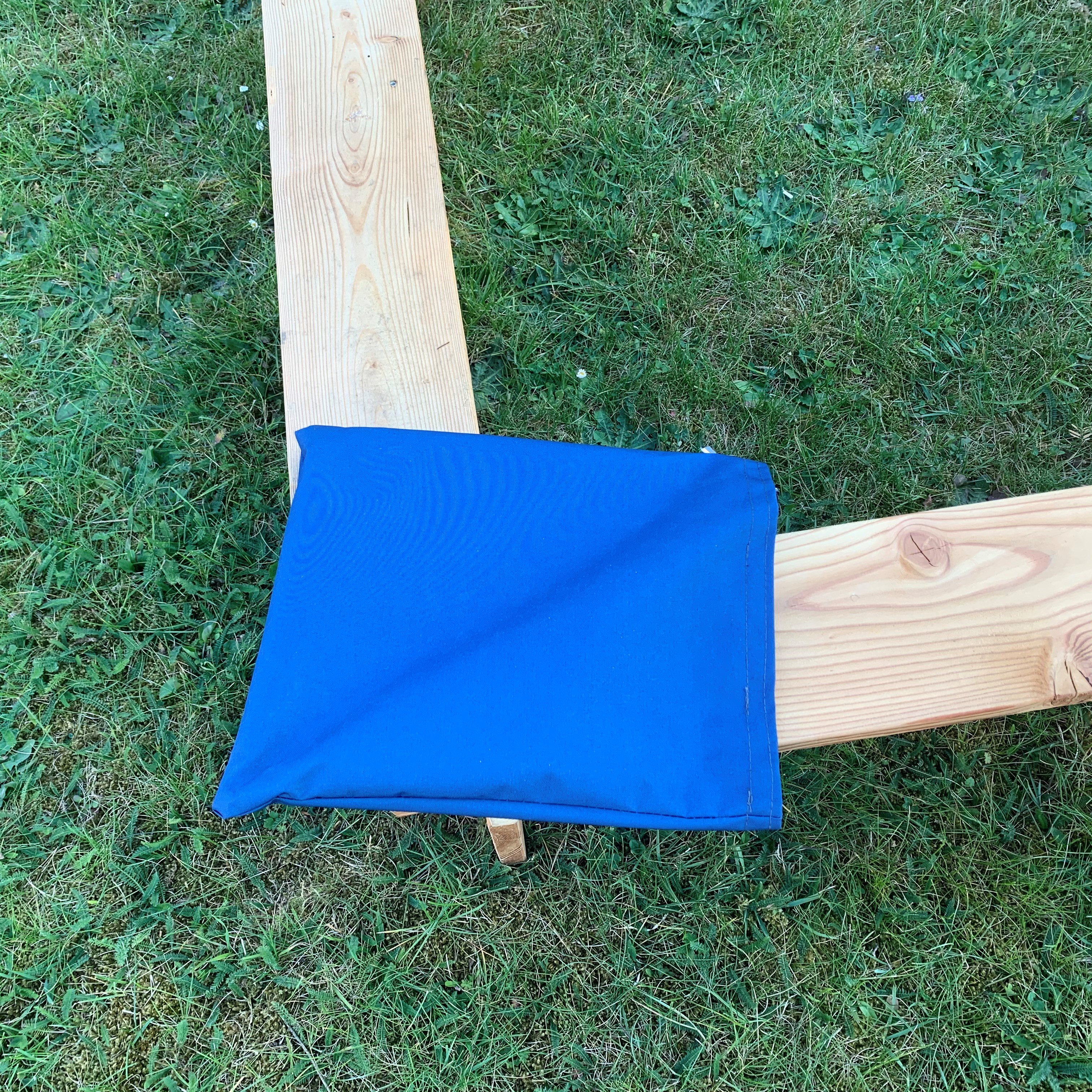Abb.zeigt blaue Hülle für Sandkastenplane