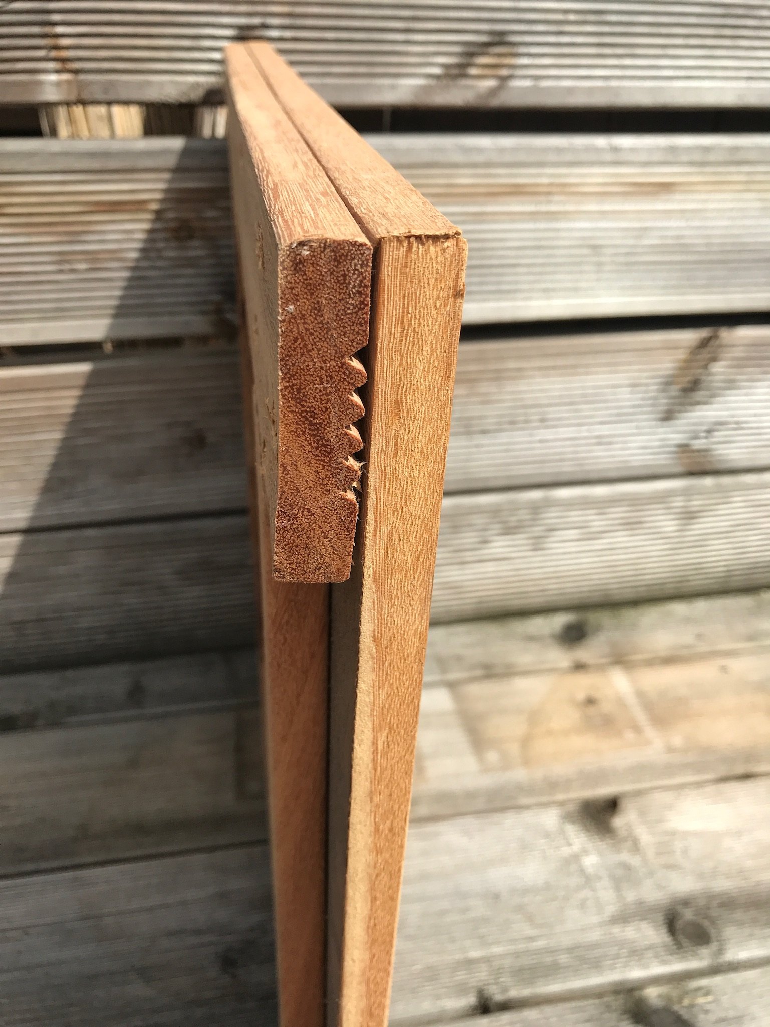 Cumaru Kassettenfliese, Einfachfries, Seitansicht