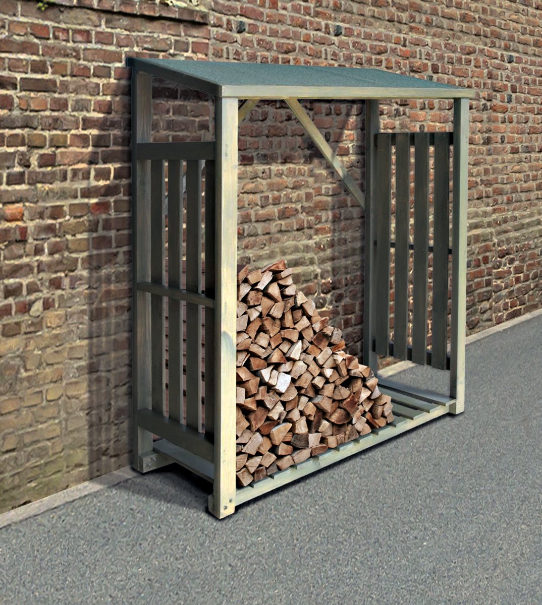 Kaminholzregal "Wavre" aus massivem Holz in Olivgrün, an einer Backsteinmauer stehend, teilweise mit gestapeltem Kaminholz gefüllt, rechteckige Form, mit schrägem Dach, Boden- und Seitenstreben