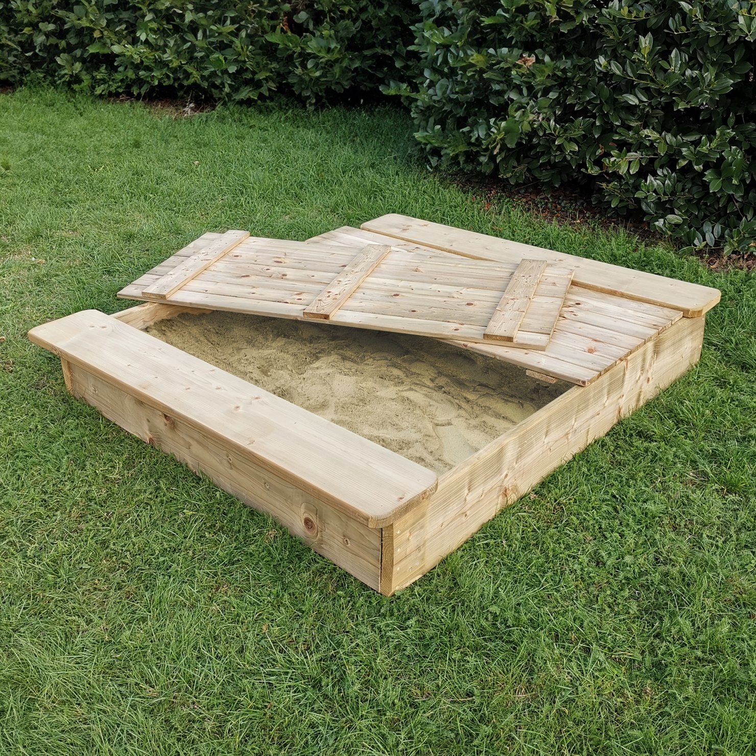 Sandkasten Olli mit Deckel – geöffnet