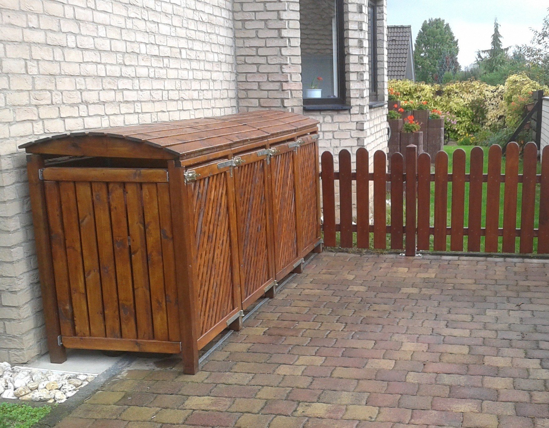 Mülltonnenbox 3 x 120l, vom Kunden lasiert