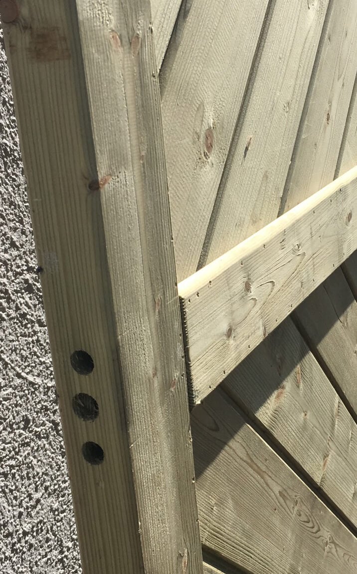Wasserablauflöcher im unteren Rahmen