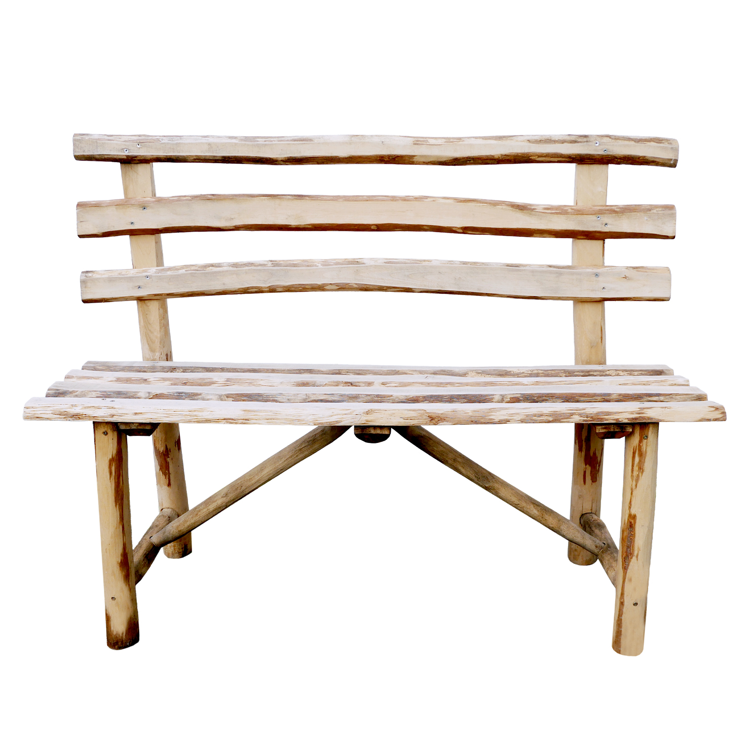 Rustique Bank aus Haselnuss, 118 cm, naturbelassene rustikale Holzbank mit drei unregelmäßigen Rückenlatten, schmalen Sitzlatten, sichtbaren Aststellen und diagonalen Verstrebungen, heller honigfarbener Ton, freigestellt auf weißem Hintergrund